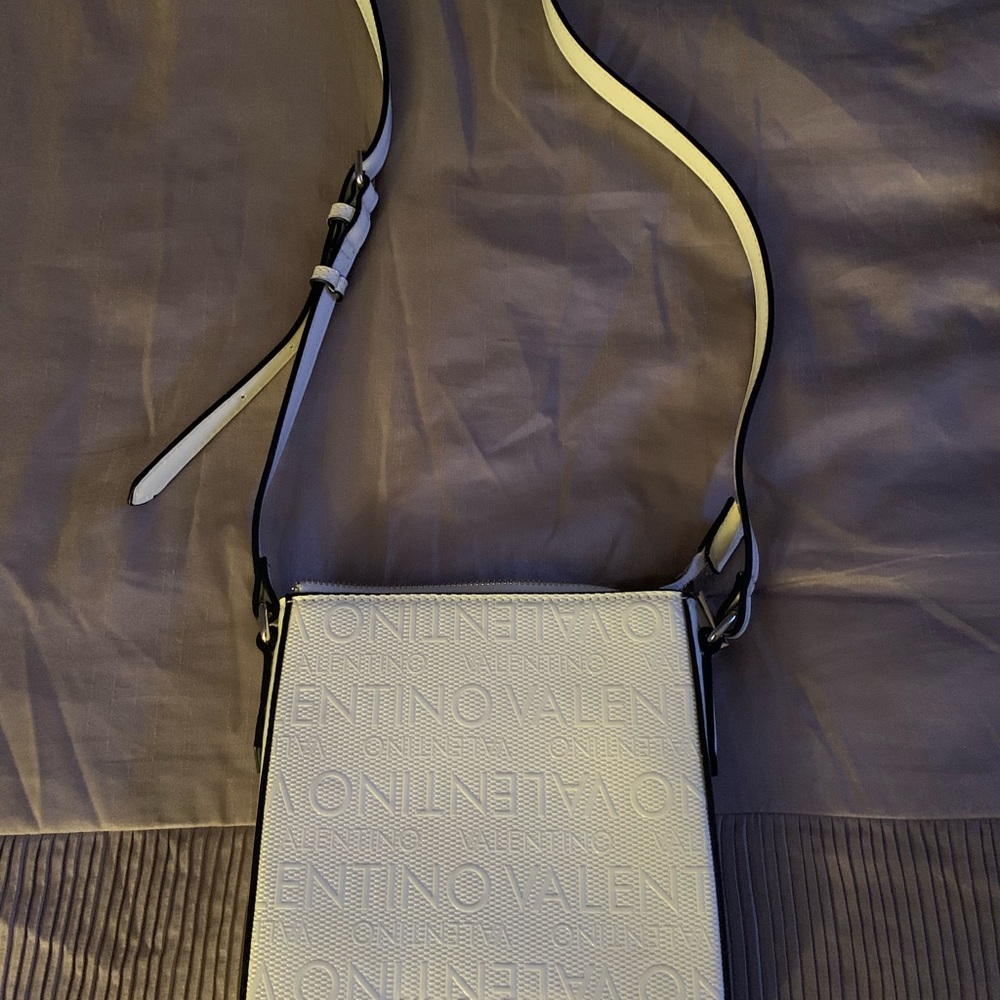 Designer Handbag - Picture 4 of 11